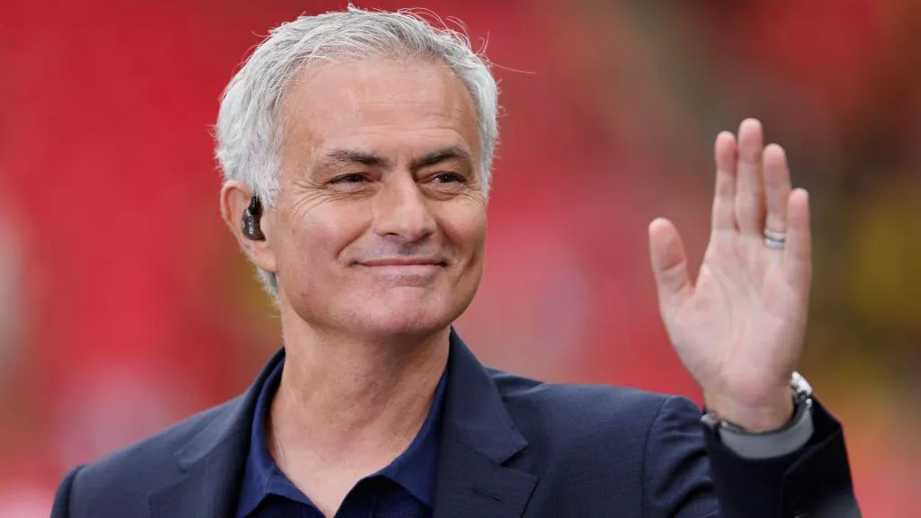 Who would say not to this Portuguese giant? - Mourinho touches down for talks